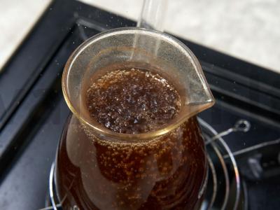 Kava puoduke ant dujinės viryklės Žingsnis 5