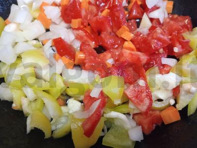 Perlovka su daržovėmis ir troškiniu Žingsnis 4