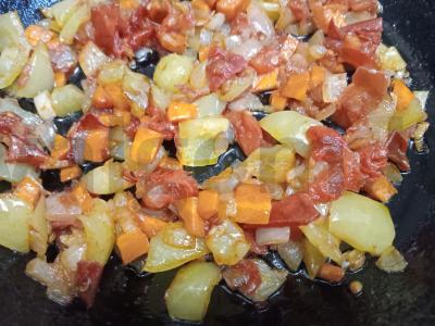 Perlovka su daržovėmis ir troškiniu Žingsnis 5