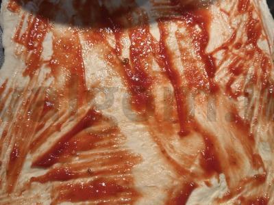 Didelė šeimos pica su saliami ir pievagrybiais Žingsnis 2