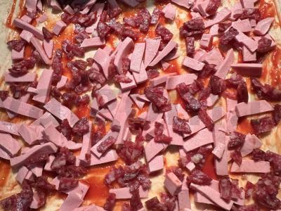 Didelė šeimos pica su saliami ir pievagrybiais Žingsnis 3