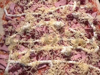 Didelė šeimos pica su saliami ir pievagrybiais Žingsnis 4