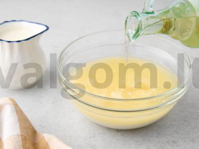 Užkandžių blynai su varške ir sūriu Žingsnis 1