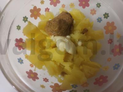 Bulvių košė su kiaušiniu, cukinijų ikra ir sūriu Žingsnis 5