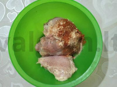 Kvapnūs vištienos šlaunelės su ryžiais orkaitėje Žingsnis 1