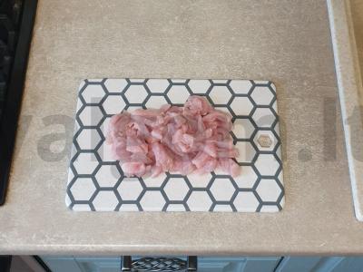 Troškinta kalakutiena su žolelėmis ir cukinijomis Žingsnis 1