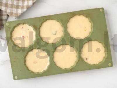 Keksiukai su grietine ir cukatais Žingsnis 4