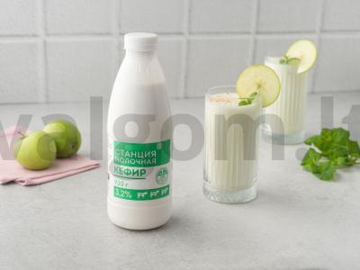 Obuolių smūdis su kefyru pagrindine nuotrauka