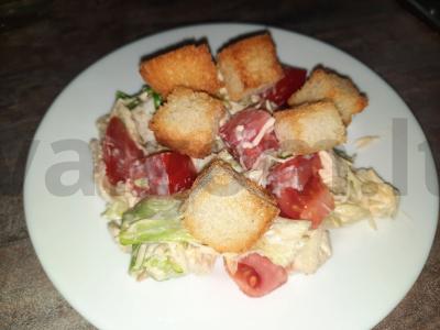 Cezario salotas su garstyčiomis ir česnaku pagrindine nuotrauka