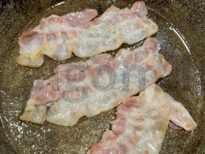 Kiaušinienė su bekonu pusryčiams Žingsnis 3