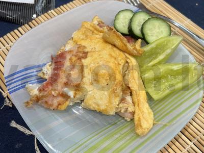 Kiaušinienė su bekonu pusryčiams pagrindine nuotrauka