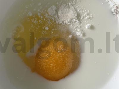 Blynai su graikiniais riešutais ir bananais Žingsnis 1