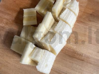 Blynai su graikiniais riešutais ir bananais Žingsnis 4