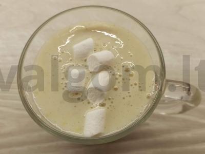 Obuolių-bananų kokteilis su kefyru pagrindine nuotrauka