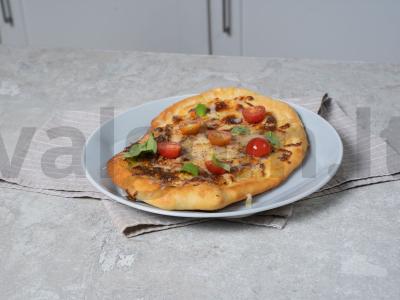 Sūrio pica pagrindine nuotrauka