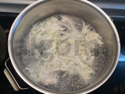 Svogūnų sriuba su vištienos krūtinėle Žingsnis 4