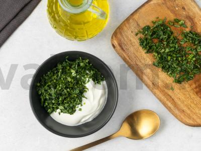 Salotos su tandūro vištiena ir pomidorais Žingsnis 2