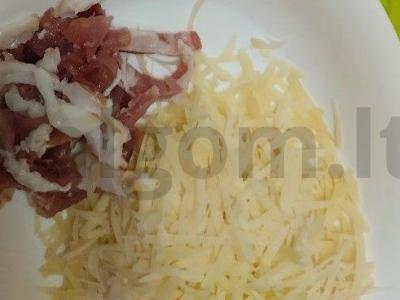 Kefyro paplotėliai su žolelėmis, bekonu ir sūriu Žingsnis 2