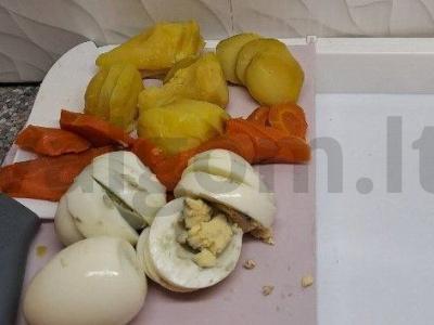 Olivjė su dešra, daržovėmis ir maltu juoduoju pipiru Žingsnis 3