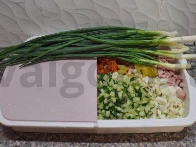 Olivjė su dešra, daržovėmis ir maltu juoduoju pipiru Žingsnis 8