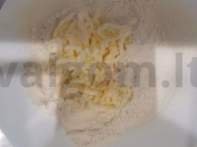 Mini pyragai su vyšniomis iš trapios tešlos Žingsnis 3