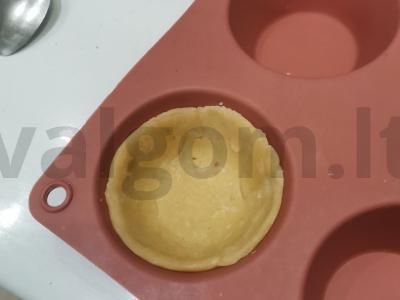 Mini pyragai su vyšniomis iš trapios tešlos Žingsnis 12