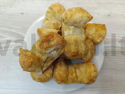 Sluoksniuoti cukriniai sausainiai pagrindine nuotrauka