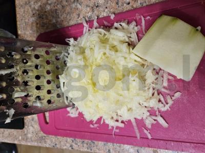 Sultingi bulviniai blynai su žolelėmis Žingsnis 1