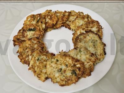 Sultingi bulviniai blynai su žolelėmis pagrindine nuotrauka