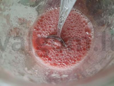 Vaisių gėrimas su arbūzu, vynuogėmis ir medumi Žingsnis 4