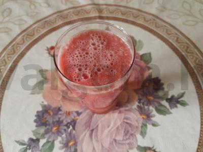 Vaisių gėrimas su arbūzu, vynuogėmis ir medumi Žingsnis 5