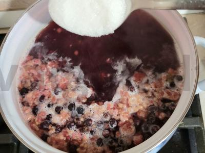 Aromatingas šermukšnių ir aviečių kompotas su cinamonu Žingsnis 2