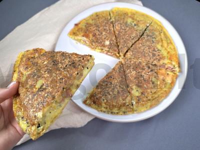 Paprastas ir sočius pyragas pusryčiams pagrindine nuotrauka