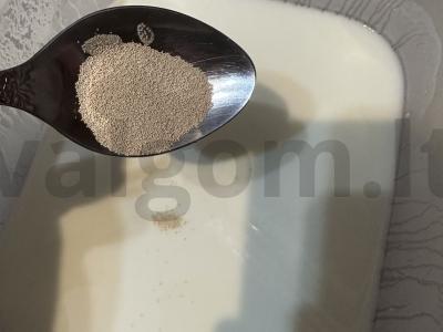 Kefyro paplotėliai iš mielinės tešlos su rauginiu Žingsnis 1