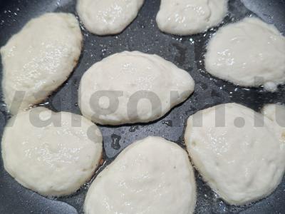 Kefyro paplotėliai iš mielinės tešlos su rauginiu Žingsnis 5