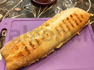 Grilio sumuštinis pagrindine nuotrauka