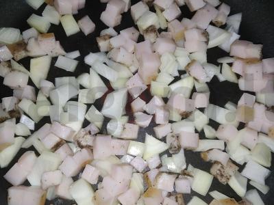 Grikių košė su šonine ir svogūnais keptuvėje Žingsnis 5