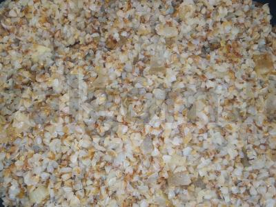 Grikių košė su šonine ir svogūnais keptuvėje pagrindine nuotrauka