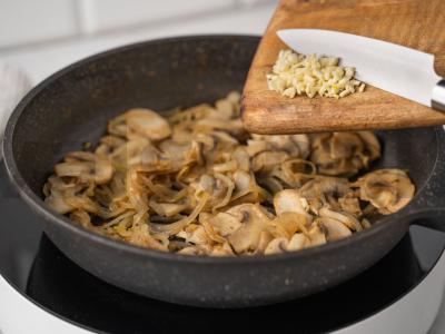 Sūrio ir grybų pyragas Žingsnis 4