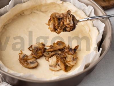 Sūrio ir grybų pyragas Žingsnis 11