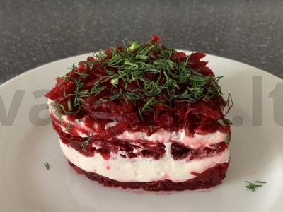 Burokėlių ir varškės salotos pagrindine nuotrauka