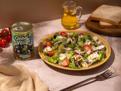 Daržovių salotas su stracciatella pagrindine nuotrauka