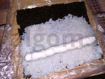 Rulonai su lašiša ir agurku Žingsnis 2