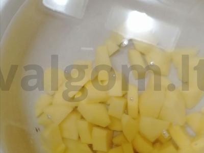 Sriuba su meatballs ir česnako plunksnomis Žingsnis 2