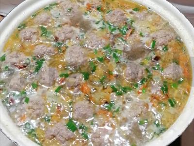 Sriuba su meatballs ir česnako plunksnomis Žingsnis 7