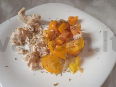 Traškūs trikampiai iš lavašo su geltonais pomidorais, suluguni sūriu ir džiovintu rozmarinu Žingsnis 2