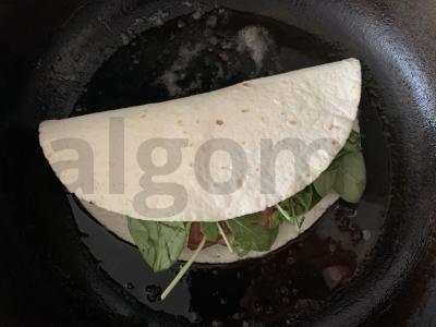 Tortilija su kalakutienos kotletu ir daržovėmis Žingsnis 12