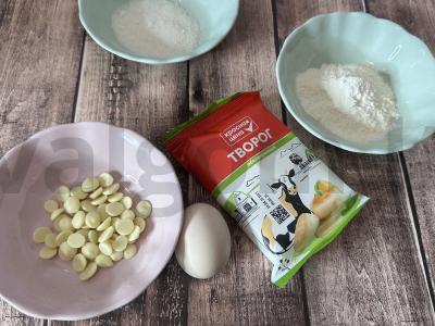 Švelniausi varškėčiai su ištirpintu baltu šokoladu Žingsnis 1