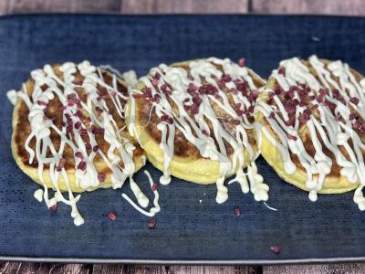 Švelniausi varškėčiai su ištirpintu baltu šokoladu pagrindine nuotrauka