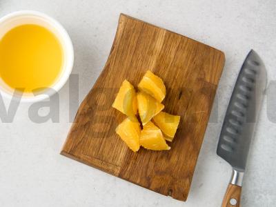 Žalias salotas su apelsinu, brokoliais ir vyšniniais pomidorais Žingsnis 3